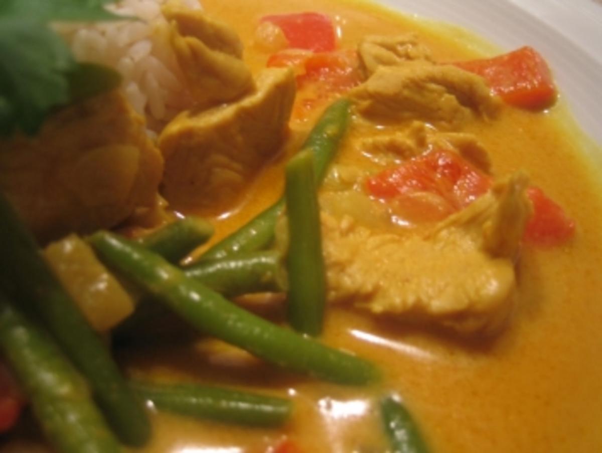 Curry-Hähnchen mit Bohnen, Paprika und Reis - Rezept