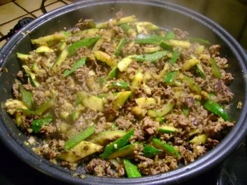 Rezept: Hackfleisch Zucchinipfanne Bild Nr. 4 Hackfleisch Zucchinipfanne - Rezept - Bild Nr. 4