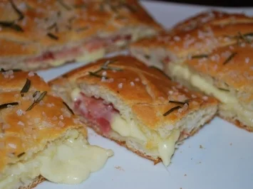 Rezept: Gefülltes Pizzabrot Gefülltes Pizzabrot - Rezept