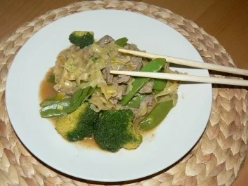 Was neues aus dem Wok: Rindfleisch mit Gemüse und Nudeln - Rezept