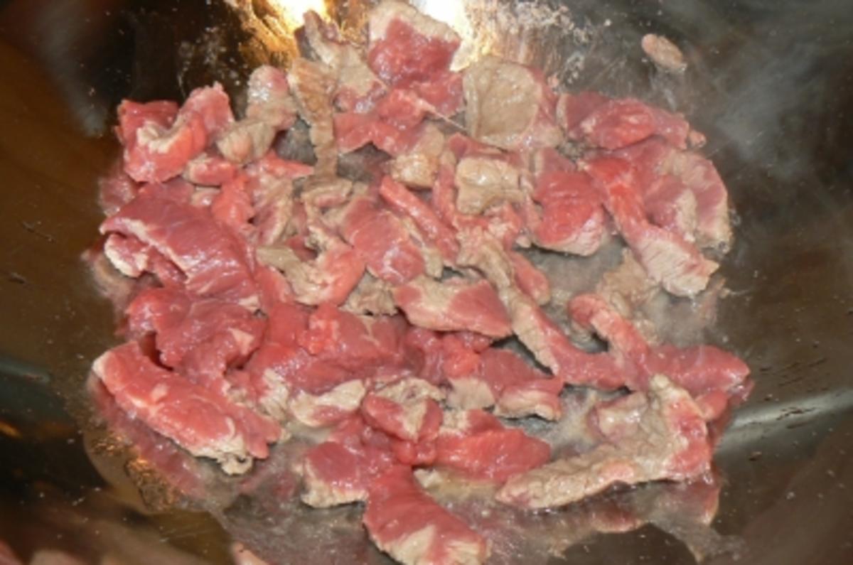 Was neues aus dem Wok: Rindfleisch mit Gemüse und Nudeln - Rezept