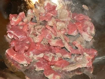 Was neues aus dem Wok: Rindfleisch mit Gemüse und Nudeln - Rezept
