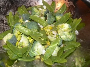 Was neues aus dem Wok: Rindfleisch mit Gemüse und Nudeln - Rezept