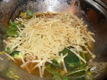 Was neues aus dem Wok: Rindfleisch mit Gemüse und Nudeln - Rezept