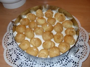 Rezept: Windbeuteltorte mit Kirschen Windbeuteltorte mit Kirschen - Rezept