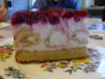 Rezept: Windbeuteltorte mit Kirschen Windbeuteltorte mit Kirschen - Rezept