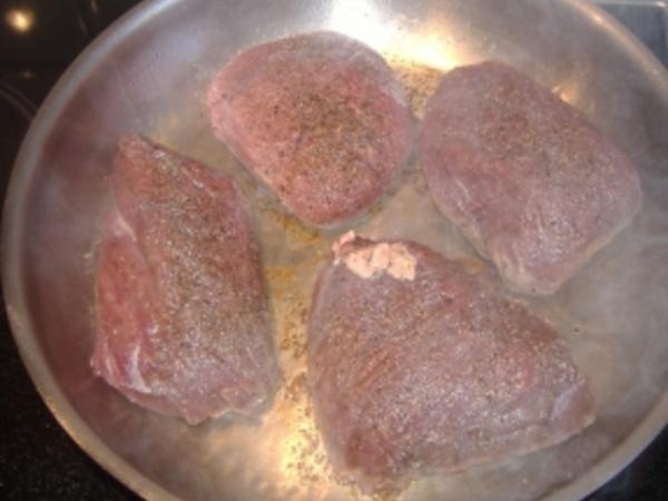 Hirschsteak mit Kirsch-Preißelbeersauce - Rezept - kochbar.de