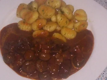 Pikantes Rindergulasch mit Pfifferlingen und Champignons - Rezept