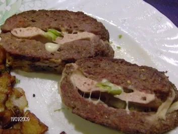 Rezept: Großes Rinderhack-Pflanzerl gefüllt Großes Rinderhack-Pflanzerl gefüllt - Rezept