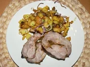 Was herzhaftes aus dem Backofen: Spießbraten mit Petersilien-Zwiebel-Kartoffeln - Rezept