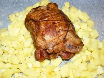 Rezept: Was herzhaftes aus dem Backofen: Spießbraten mit Petersilien-Zwiebel-Kartoffeln Was herzhaftes aus dem Backofen: Spießbraten mit Petersilien-Zwiebel-Kartoffeln - Rezept