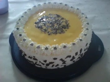 Rezept: Eierlikör-Torte mit Frischkäsecreme Eierlikör-Torte mit Frischkäsecreme - Rezept