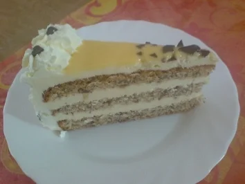 Rezept: Eierlikör-Torte mit Frischkäsecreme Eierlikör-Torte mit Frischkäsecreme - Rezept