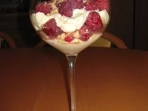 Rezept: Amarettini-Kaffeecreme mit Himbeeren Amarettini-Kaffeecreme mit Himbeeren - Rezept