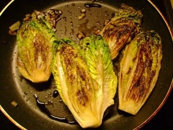 Salat: Heiße Romana Salatherzen - Rezept