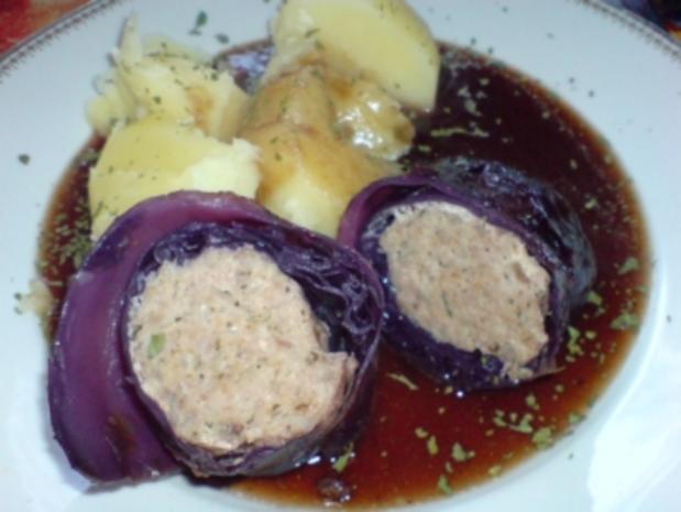 Rotkohlrouladen Mit würziger Hack-Apfelfüllung - Rezept mit Bild ...