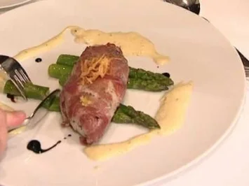 Rezept: Seelachsfilet im Pancettamantel mit Zitronenmayonnaise und Spargel (Pierre Geisensetter) Seelachsfilet im Pancettamantel mit Zitronenmayonnaise und Spargel (Pierre Geisensetter) - Rezept