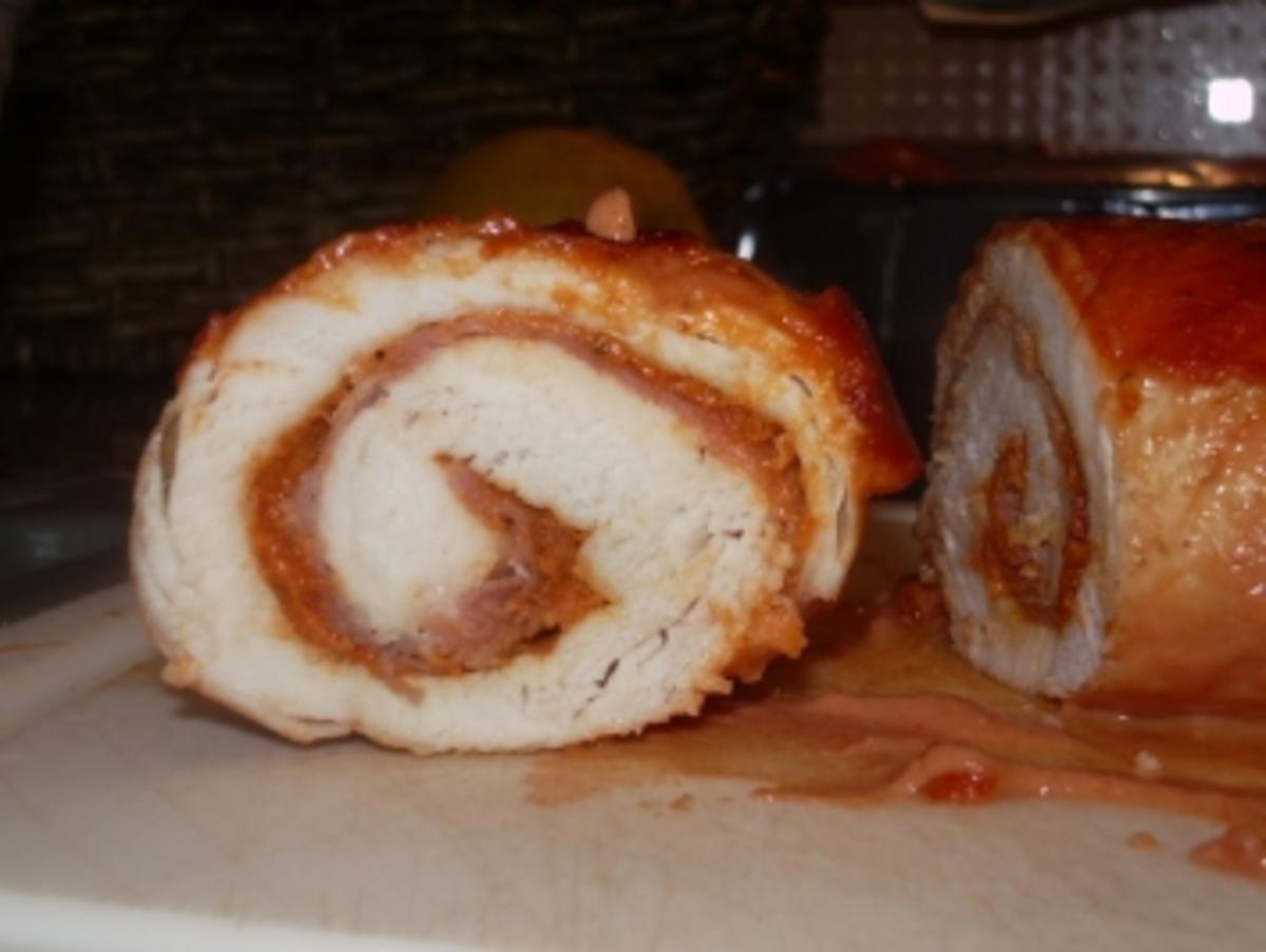 Hähnchenroulade in Tomaten-Sahne-Soße - Rezept - kochbar.de