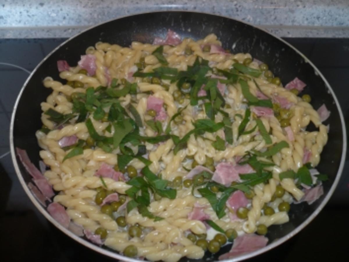 Maccaroni mit Erbsen und Minze - Rezept