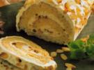 Mandelbiskuitrolle mit Amaretto-Krokant - Rezept