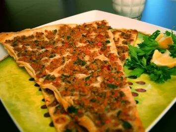 Türkische Pizza (Lahmacun) - Rezept