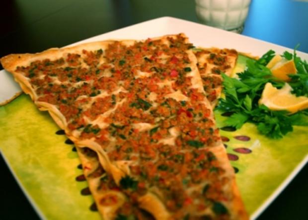 Türkische Pizza (Lahmacun) - Rezept mit Bild - kochbar.de