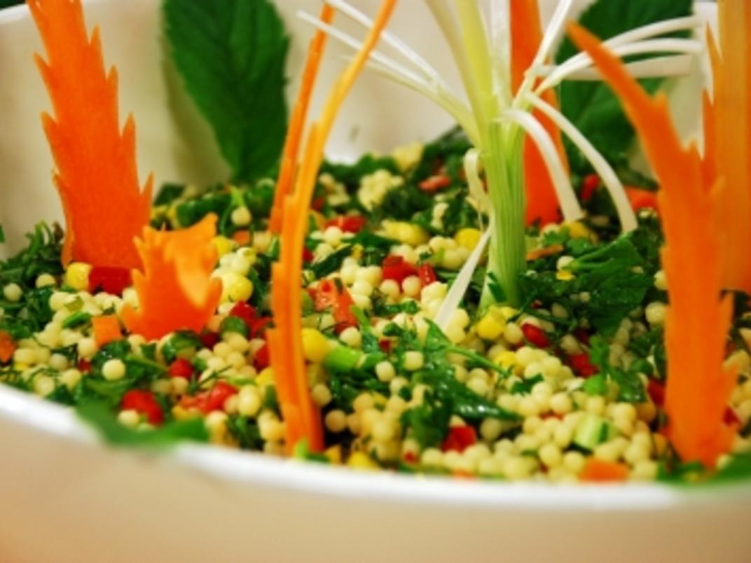 Couscous-Salat mit knackigem Gemüse - Rezept - kochbar.de