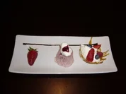 Früchte im Karamellkorb an Preiselbeerparfait - Rezept