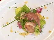 Viktualienmarkt-Wachteln auf lauwarmem Kartoffelkräutersalat - Rezept