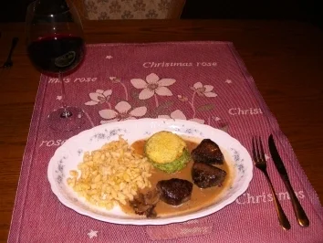 Hirschmedaillons mit Champignon-Sahne-Soße - Rezept