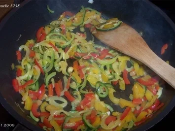 Gratinierte Pfannkuchen mit Gemüsefüllung - Rezept - Bild Nr. 3