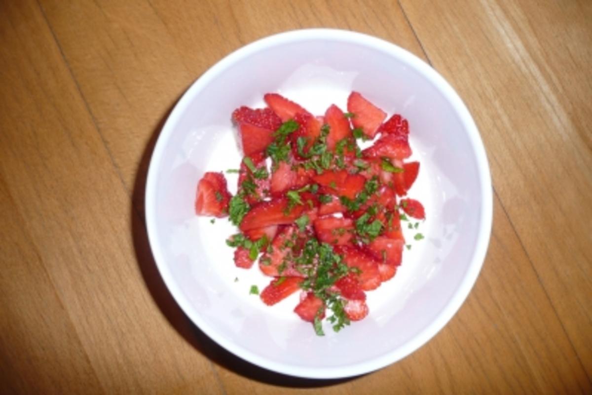 Erdbeer-Joghurt mit Minze - Rezept