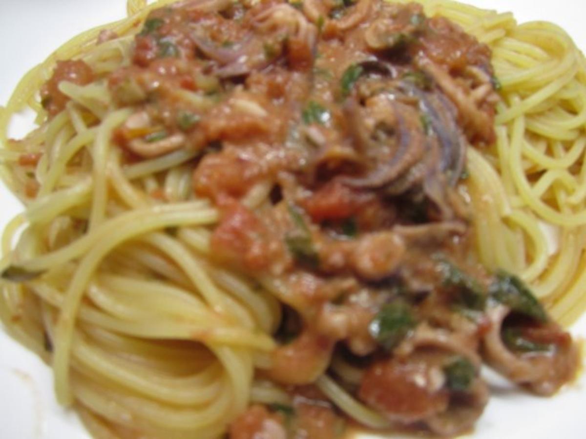 Spaghettini mit frischen Tintenfischen - Rezept - Bild Nr. 2