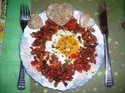 Rezept: Zwischenmahlzeit: Spiegelei im Paprika-Speck-Zwiebel-Bett Bild Nr. 2 Zwischenmahlzeit: Spiegelei im Paprika-Speck-Zwiebel-Bett - Rezept - Bild Nr. 2