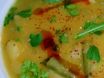 Einfache Gemüsesuppe mit frischen Kräuten - Rezept