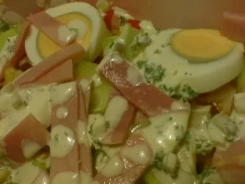 Bunter Salat mit Putenbruststreifen - Rezept