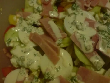 Bunter Salat mit Putenbruststreifen - Rezept