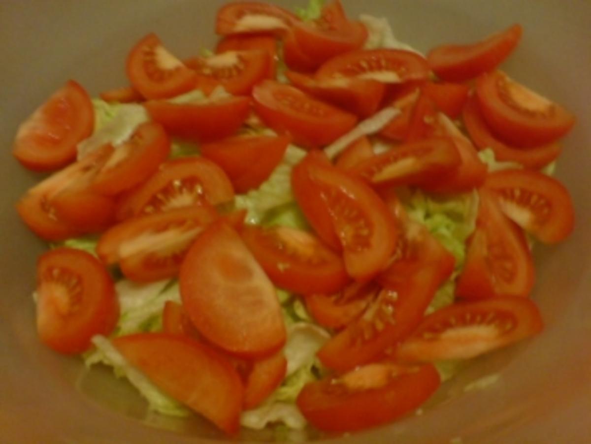 Bunter Salat mit Putenbruststreifen - Rezept