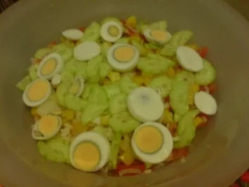 Bunter Salat mit Putenbruststreifen - Rezept