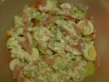 Bunter Salat mit Putenbruststreifen - Rezept