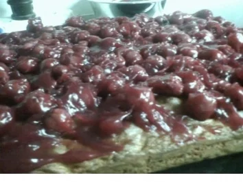 Rezept: Kirschkuchen unter Zimt-Sahnehaube Kirschkuchen unter Zimt-Sahnehaube - Rezept