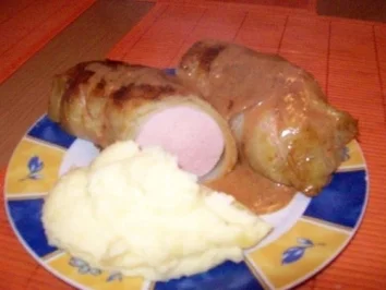 Fleischwurst in Kohlblättern - Rezept