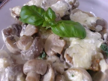 Champignons in Käse-Weißweinsoße - Rezept