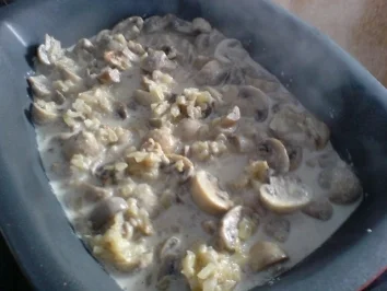 Champignons in Käse-Weißweinsoße - Rezept