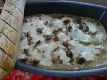 Champignons in Käse-Weißweinsoße - Rezept