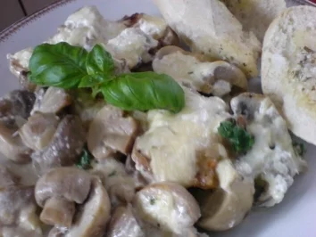 Champignons in Käse-Weißweinsoße - Rezept