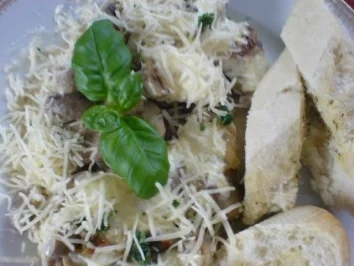 Champignons in Käse-Weißweinsoße - Rezept
