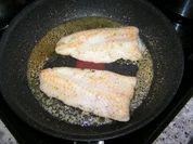 Gedünstetes Pangasiusfilet mit Kräuter-Senf-Soße - Rezept