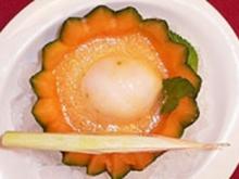 Hausgemachtes Zitronengrassorbet auf geeistem Melonensupperl - Rezept