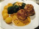Schweinslungenbraten im Speckhemd mit rosa Pfeffer - Rezept